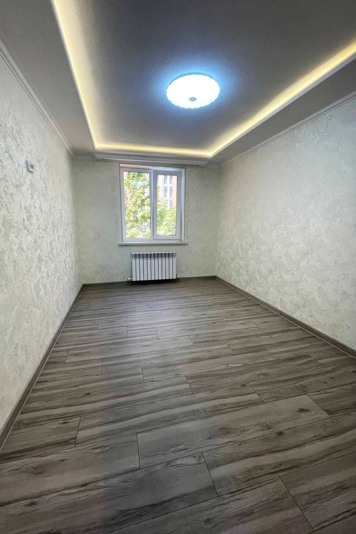 Продается 3-х комнатная квартира 3-этаж кирпич ор.Гагарина Азиз Бозор
