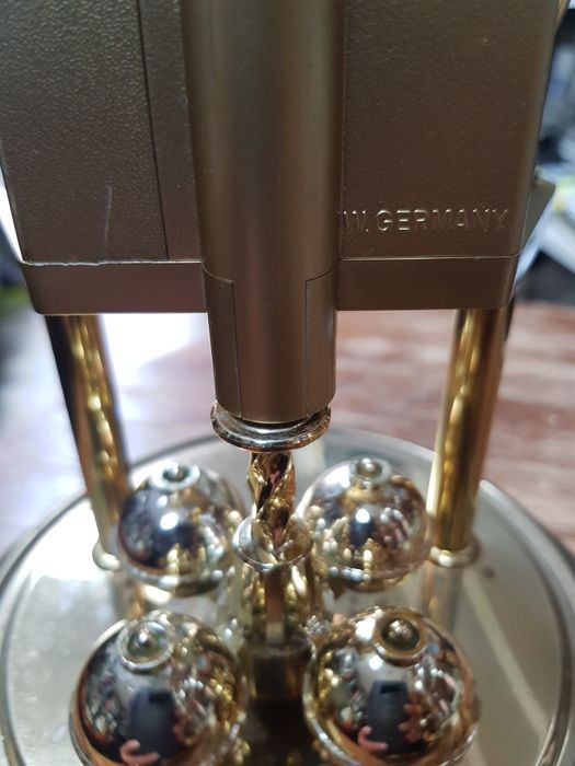 Немски настолен кварцов часовник с колба