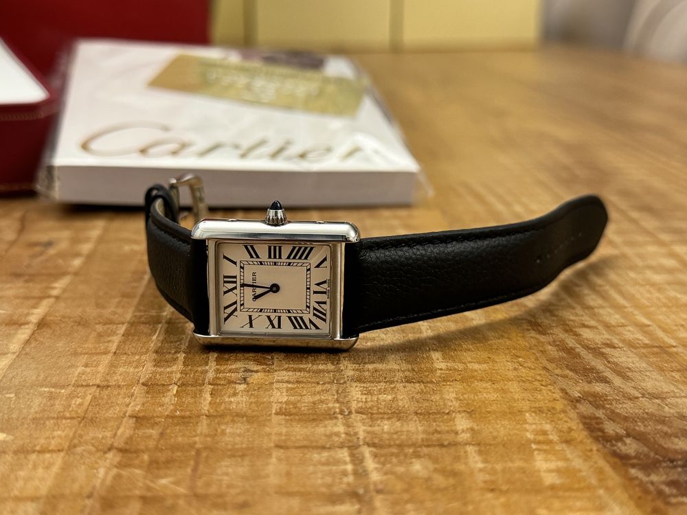 Часы Cartier Tank