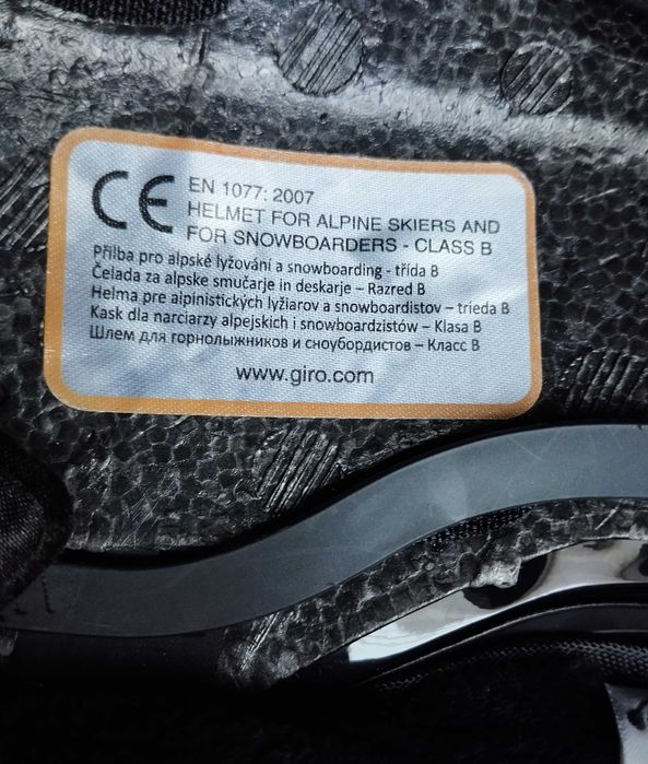 2 бр. каски  за ски и сноуборд - цена от 35 лв до 55 лв.