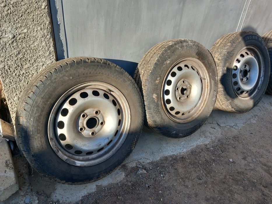 Vând set 4 cauciucuri iarna