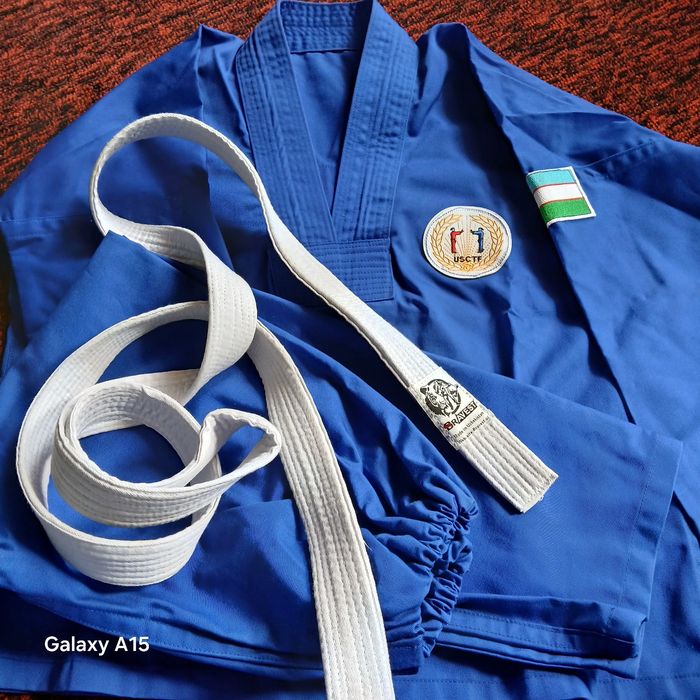 Sport kiyimi sotiladi.