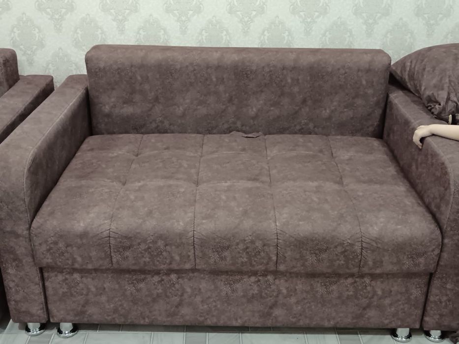 Срочно продам Диван с креслом