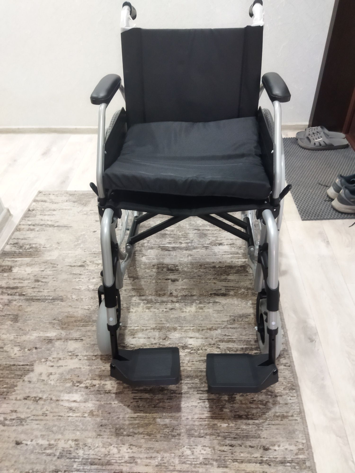 Продам коляску для инвалидов взрослую