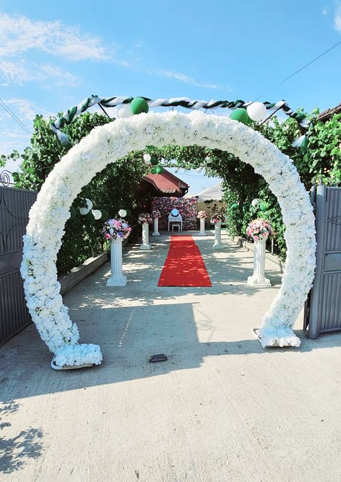 Aranjamente florale evenimente / Masuta mireasa /Panou floral/Arcada/M