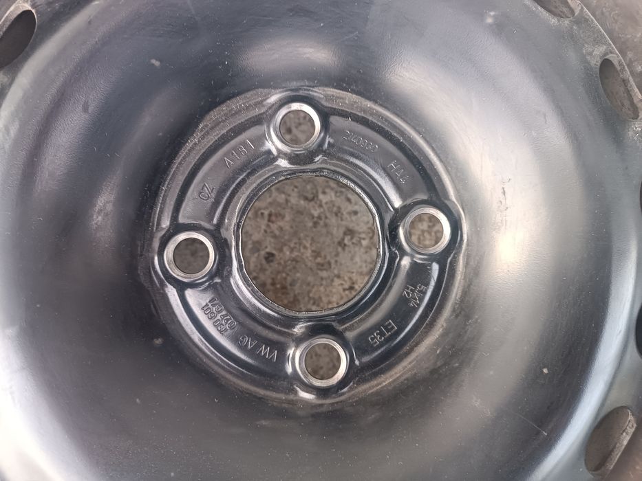 Оригинални железни джанти и тасове 14 за Фолксваген UP