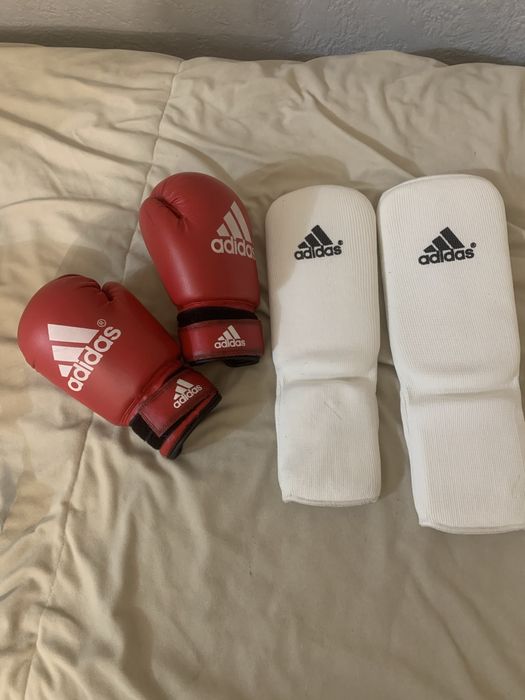 Продам перчатки и защиту на возраст 6-9 лет