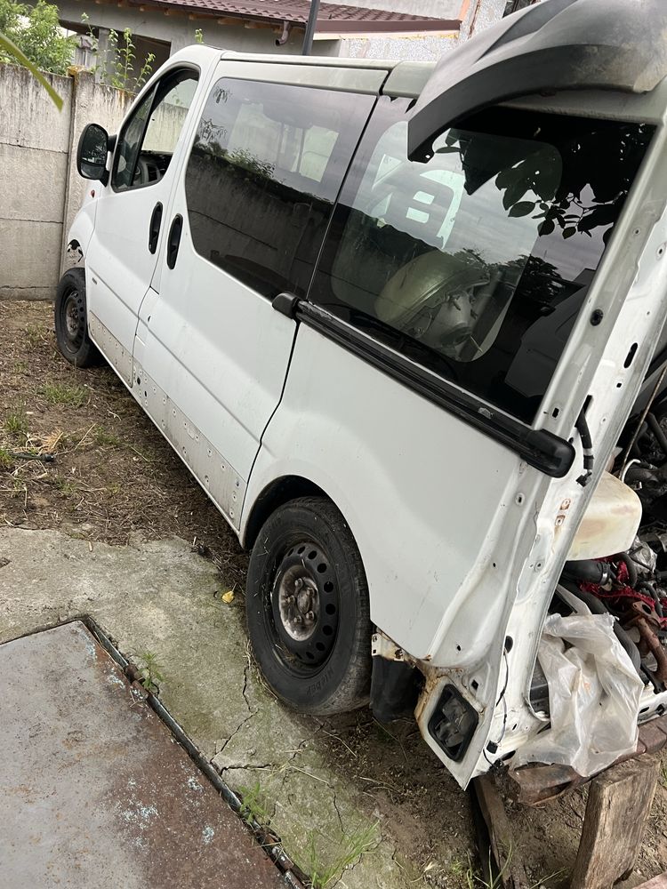 Dezmembrez desfac piese  Opel Vivaro Renault trafic Primastar