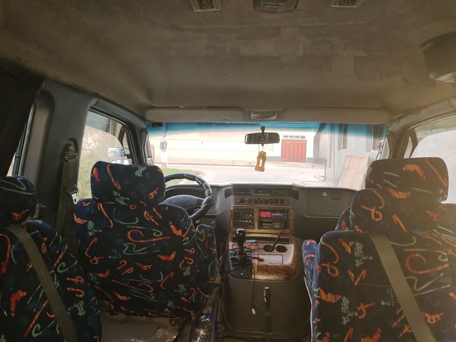 Микроавтобус Узбекистан буйлаб сайохат хизмати 14 та уриндик