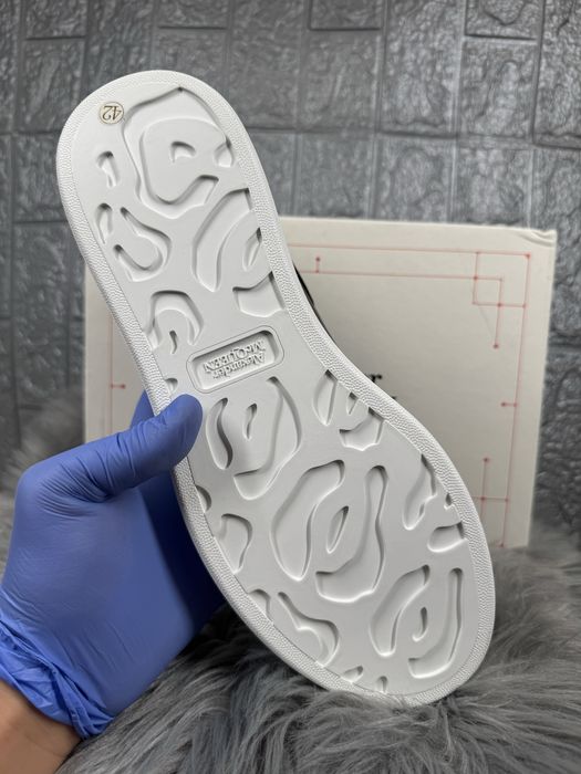 Alexander McQueen Black White alb Negru Cutie