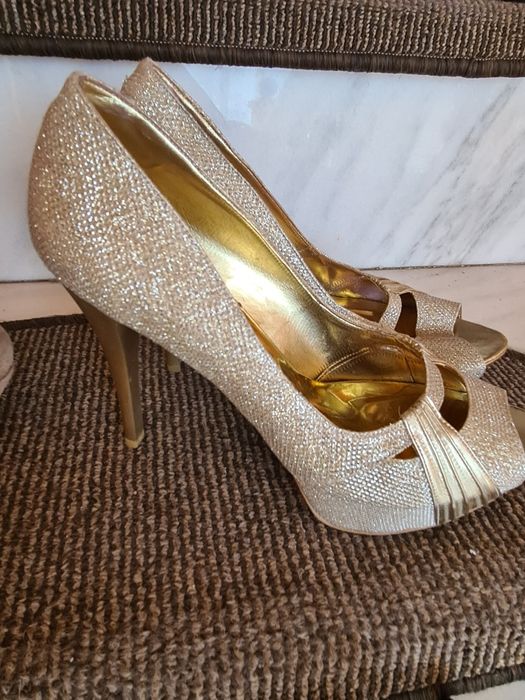 Vând pantofi mar 38