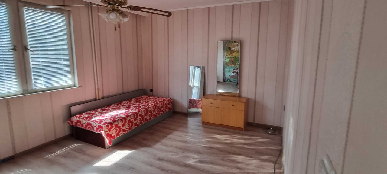 Дава се под наем Тристаен апартамент в Разград, Център - 110 кв.м за 280.5 € - Снимка #6