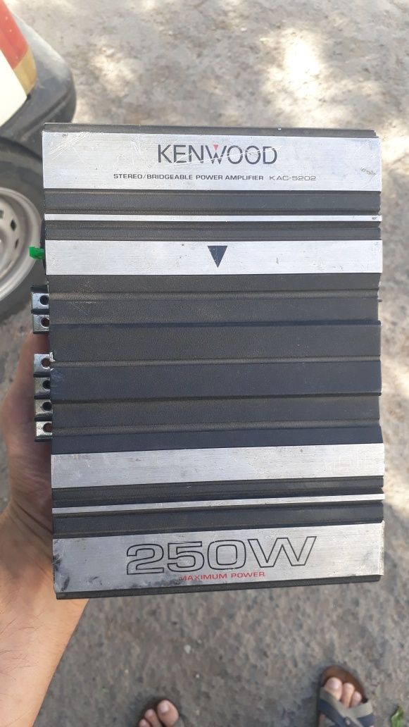 ORIGINAL KENWOOD 250 W usilitel unversal kalonk sabufer bez tulpan ula