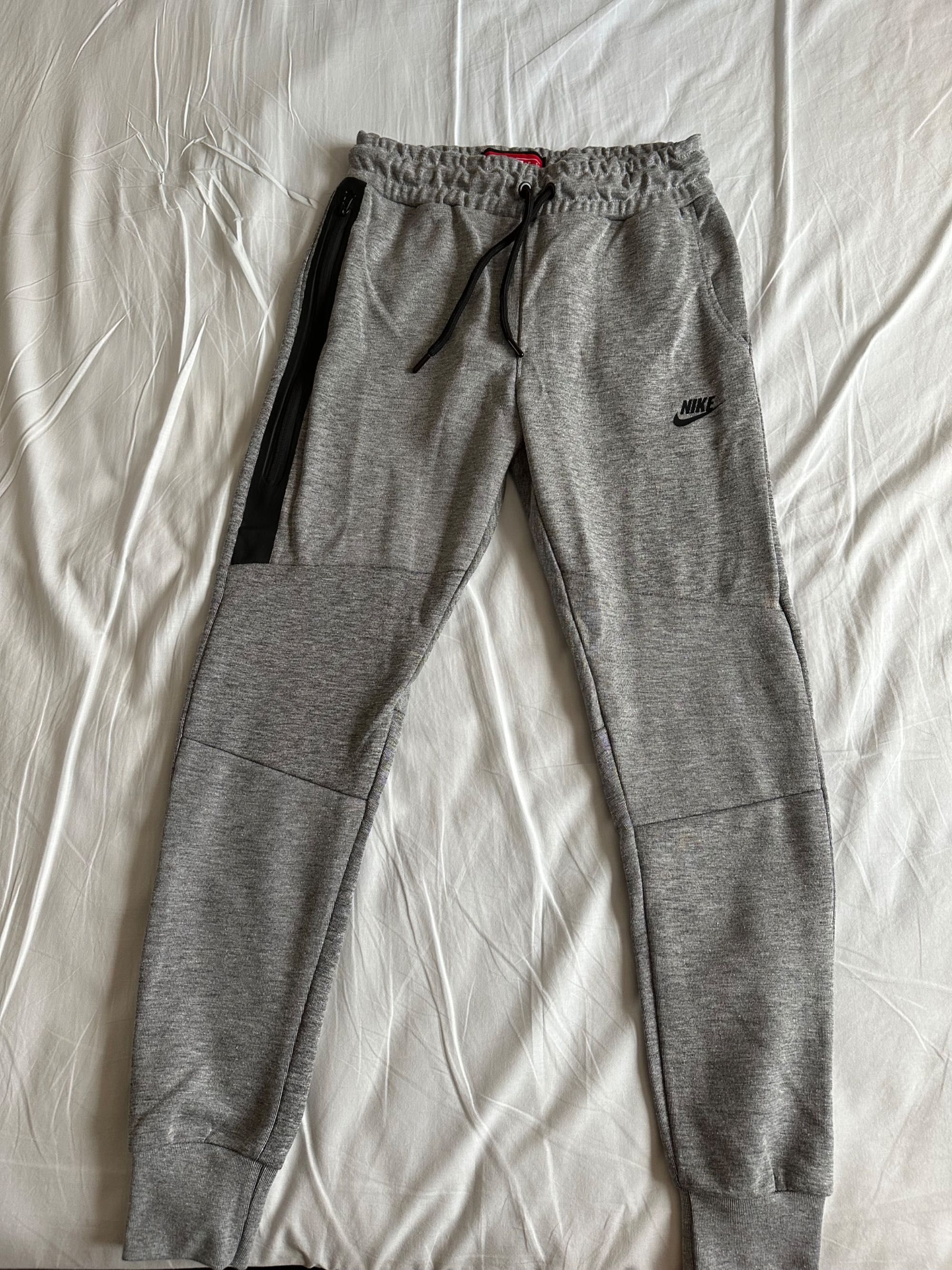 Анцунг Nike в сив цвят