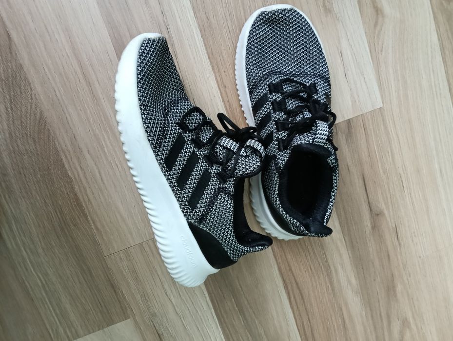 Vând adidași Adidas