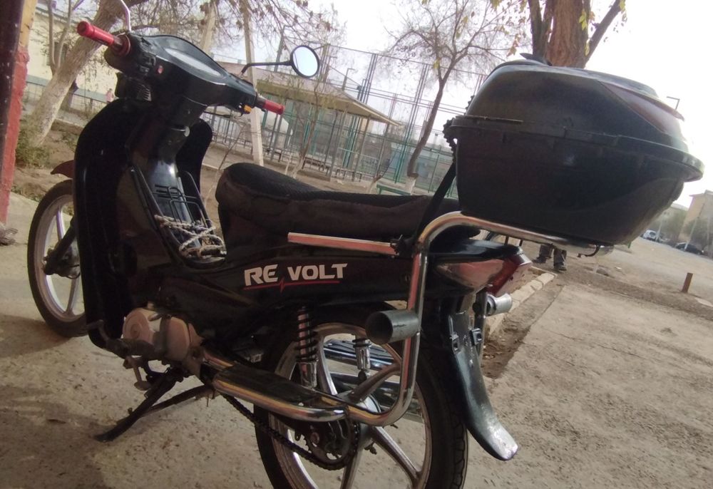 мотосикил Револт