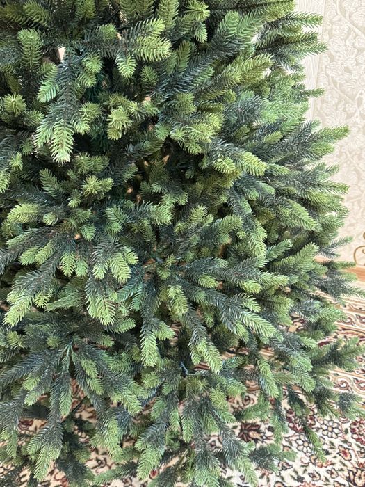 Новогоднияя елка изумрудний доставка есть
