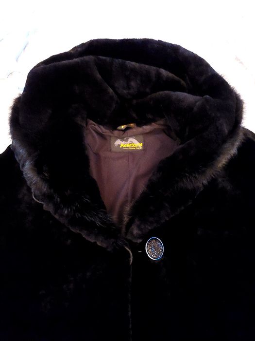 Шуба из мутона с отделкой из норки 54р..