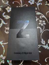 Samsung Galaxy Z Flip 3, negru, încă în garanție și huse.