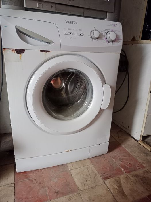 Заберу бесплатно кухонную Посуду  микроволновки стиральную машину