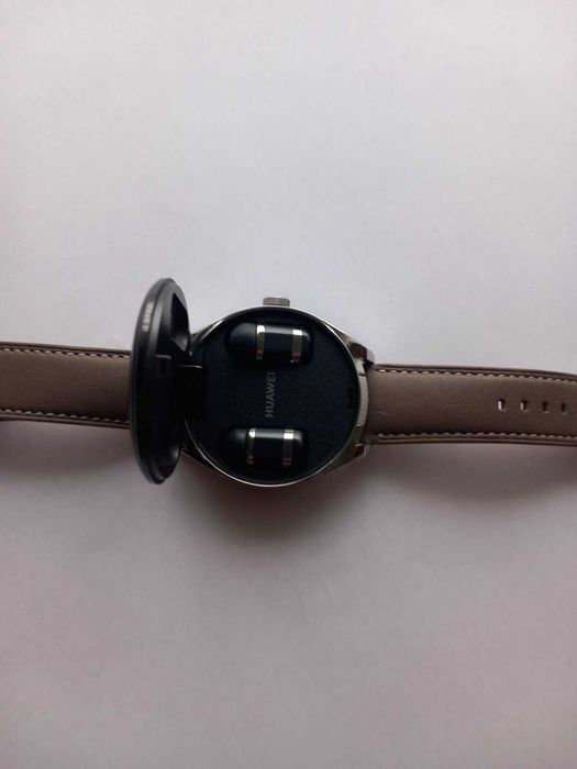 Huawei Watch Buds — Смарт часовник с вградени безжични слушалки
