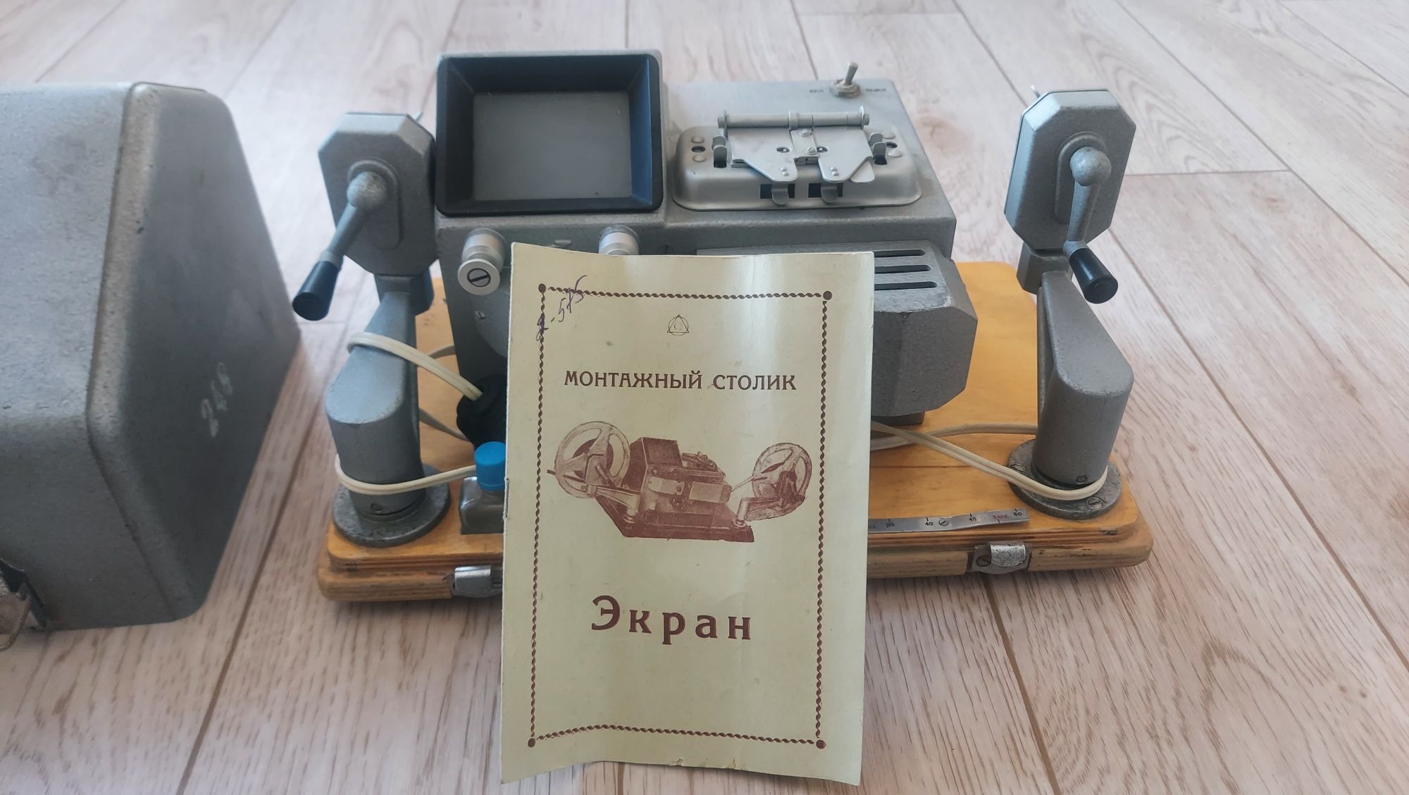 Монтажный столик экран
