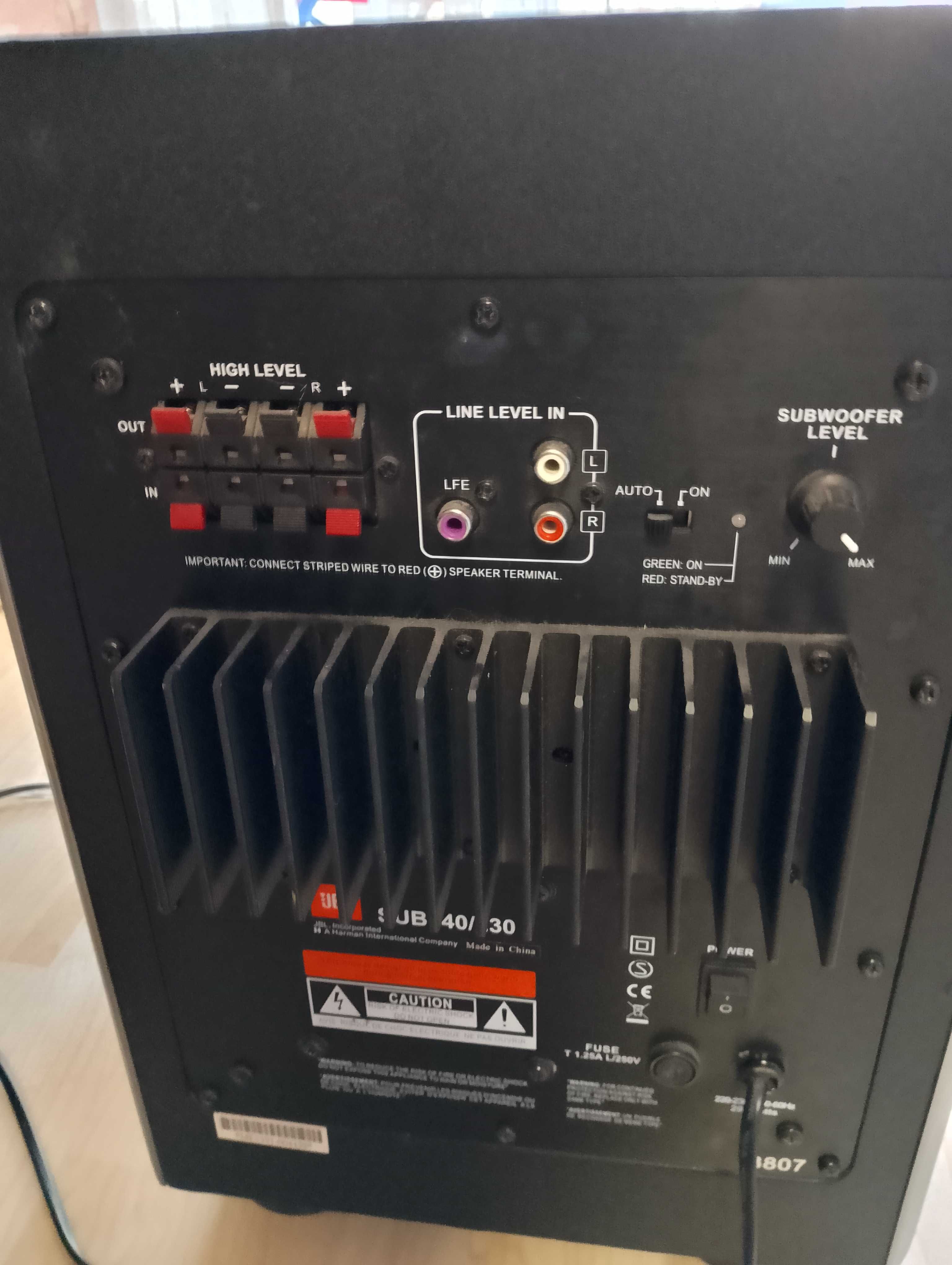 Продавам  активен събуфер JBL