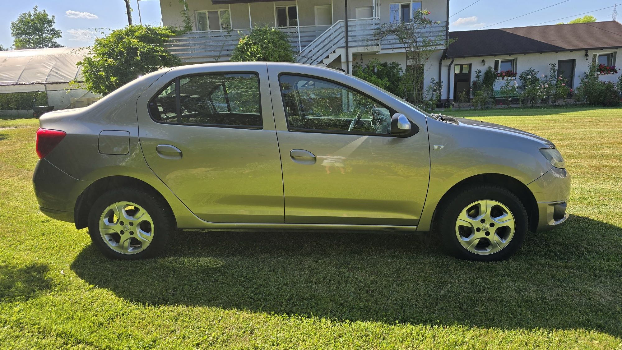 Vând Dacia Logan 2013