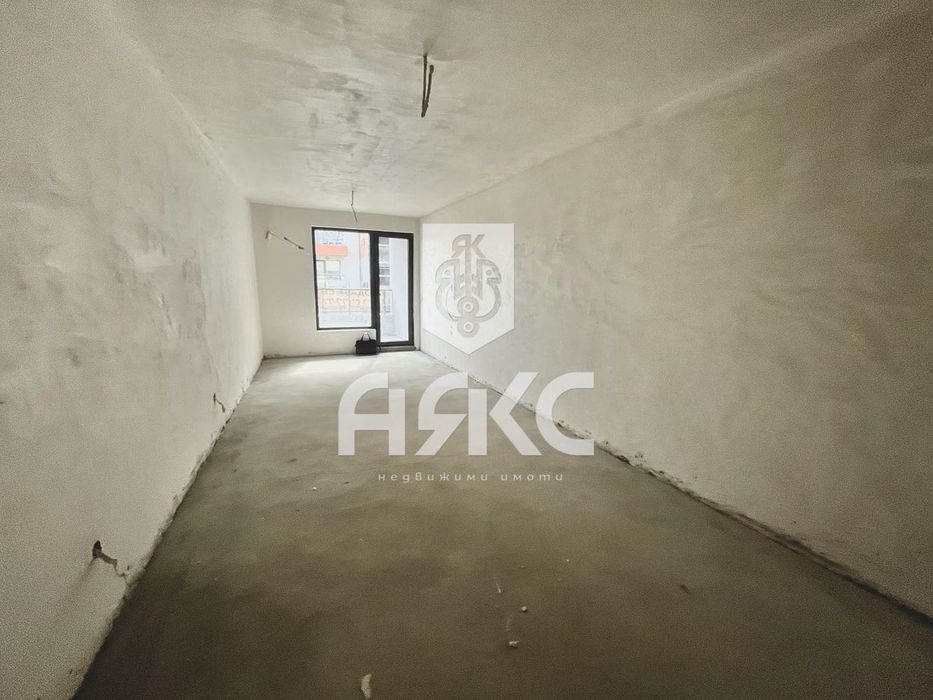 Тристаен апартамент в Центъра