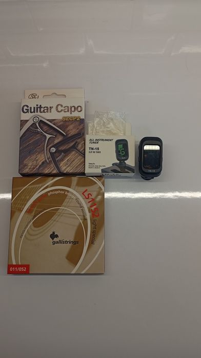 SX китара с допълнителни струни, клип тунер, капо и калъф за китара