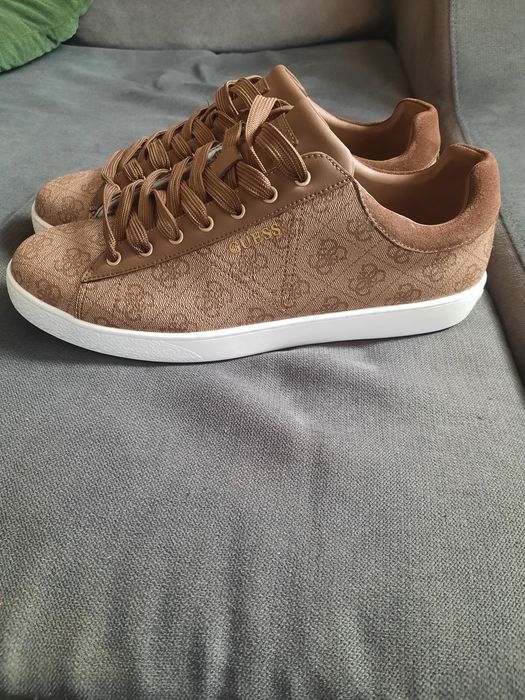 Оригинални сникърси Guess