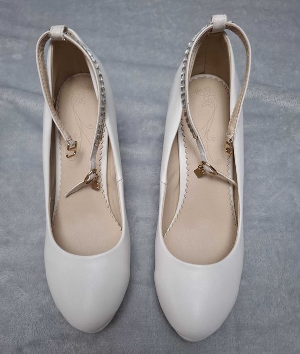 Pantofi albi cu toc patrat, 41