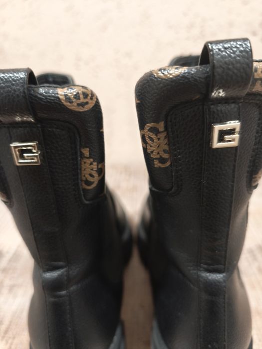 Оригинални боти Guess