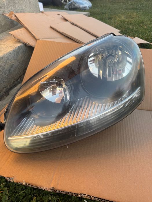 Faruri golf 5 oem stare foarte buna