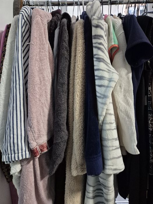 Vand magazin de haine si incaltaminte second hand