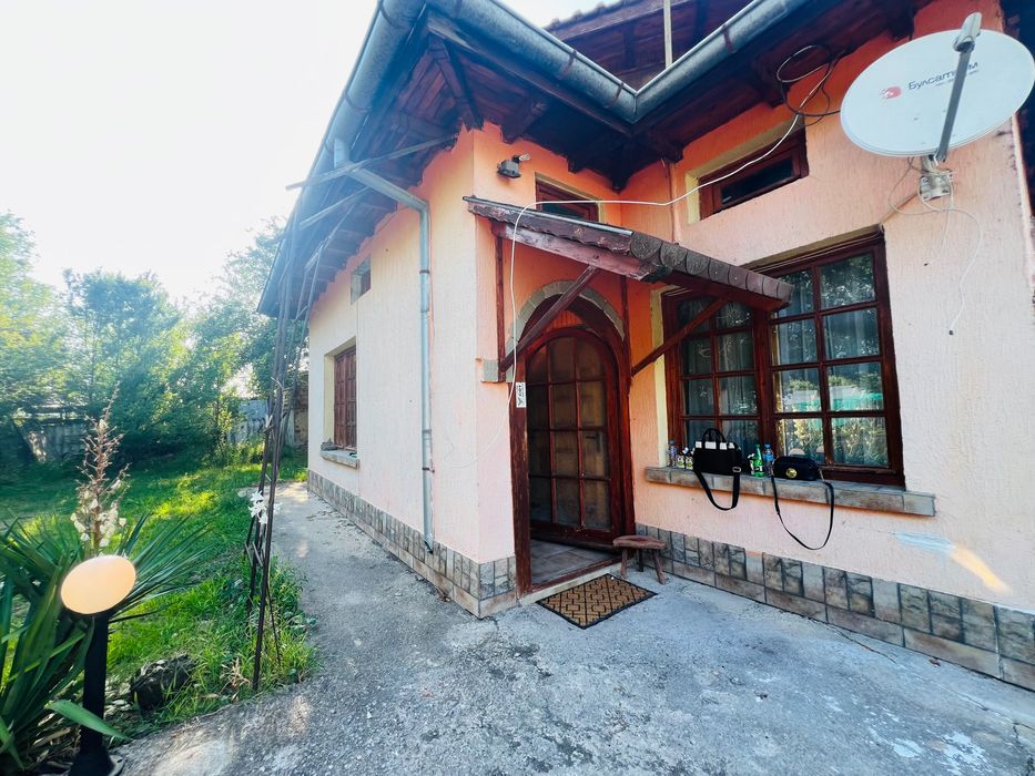 Къща на 5мин от София във Волуяк