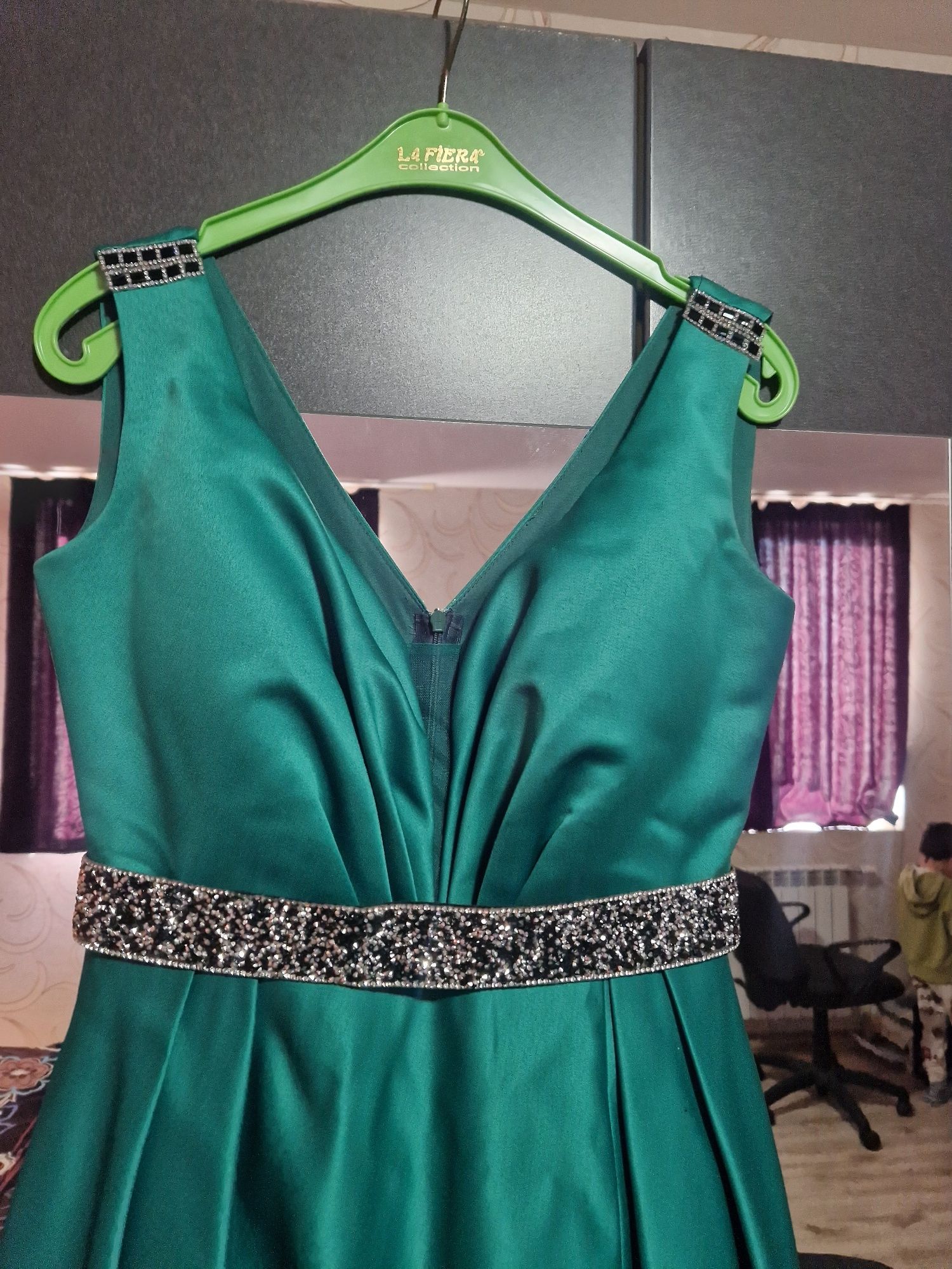 Зелена официална рокля Наоми L размер
