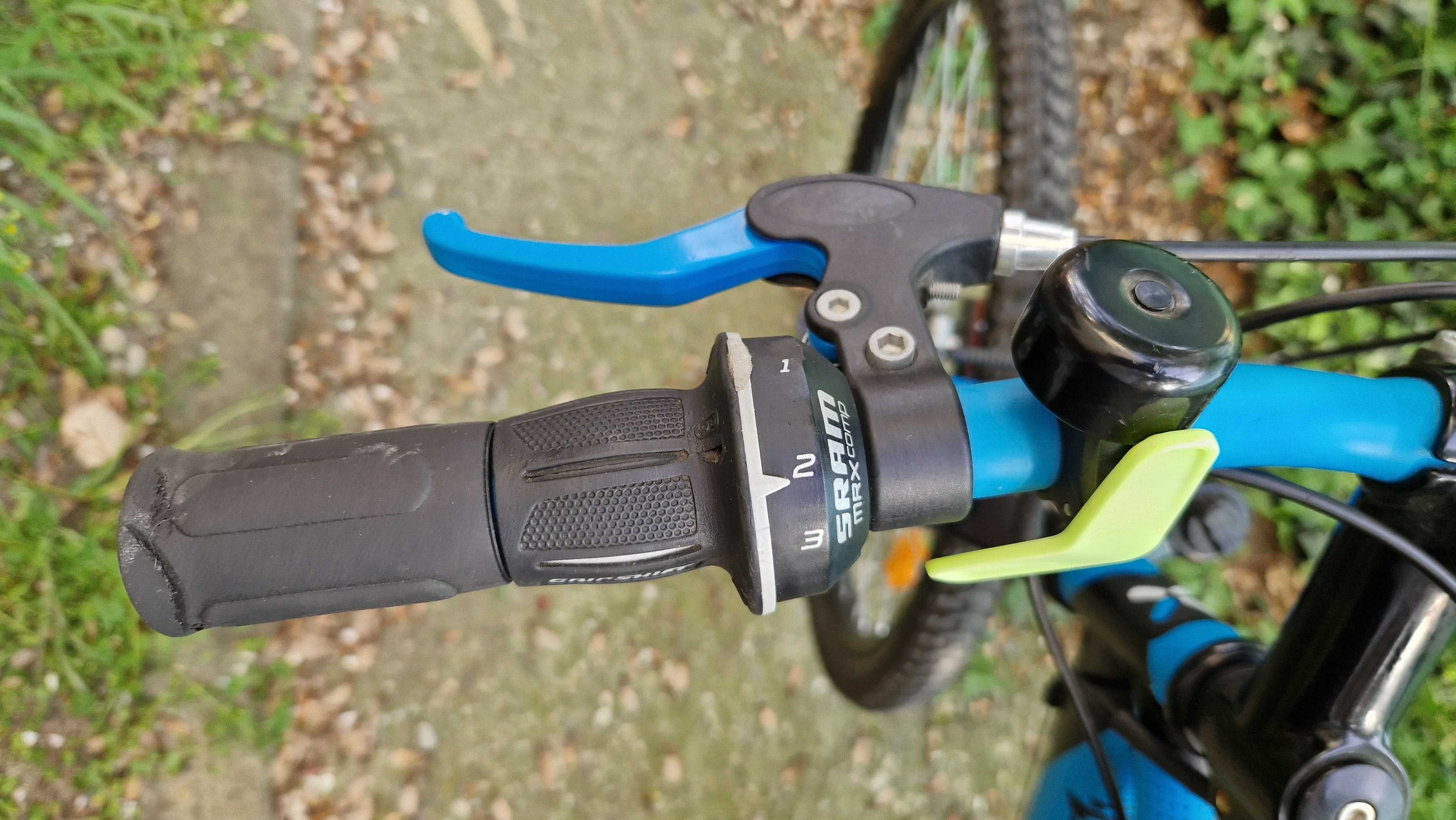 Bicicleta B Twin ROCKRIDER 500 cu roti pe 24