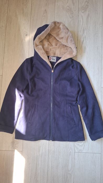 Haina pt fete , cu gluga si buzunare, in stare foarte buna,mărimea S