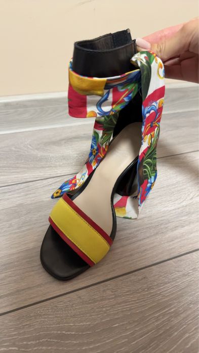 Сандали на ток на Алеса