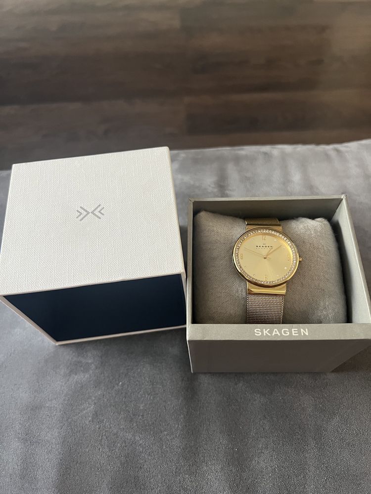 Дамски часовник Skagen златен
