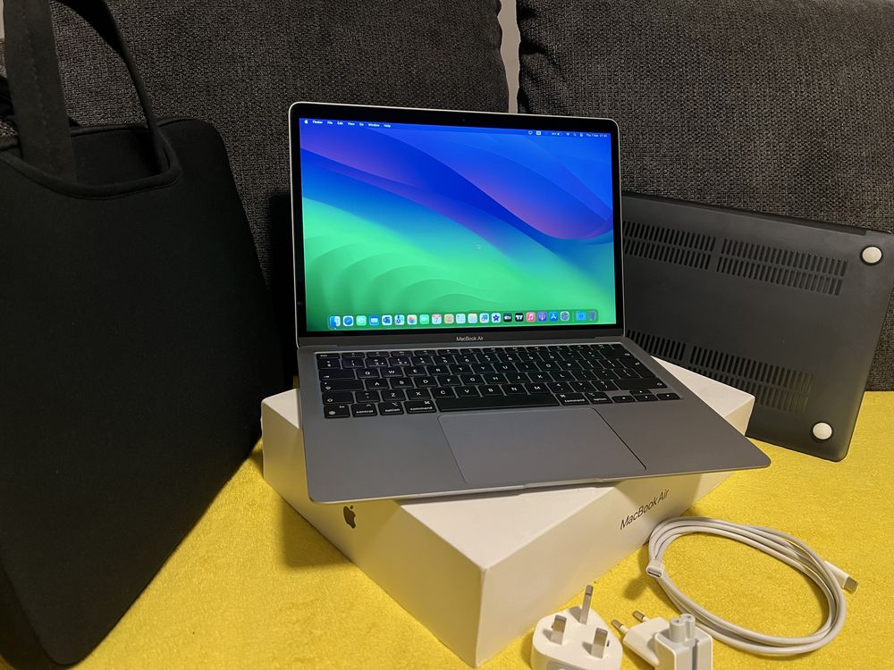 Apple Macbook Air M1 - 8gb ram - 256 gb ssd + extra