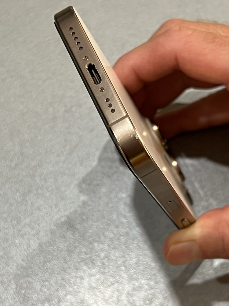 iPhone 16 pro с 128 GB памет