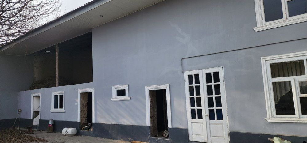 Уй сотилади жуда Зур жойда