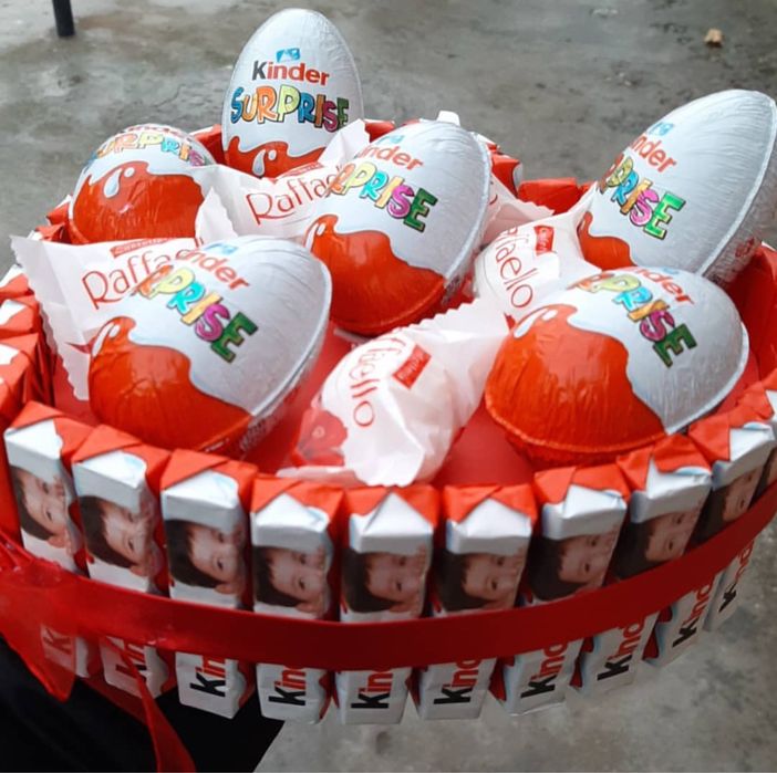 Шоколадова аранжировка с Kinder Suprise, Kinder Chocolate и Raffaello