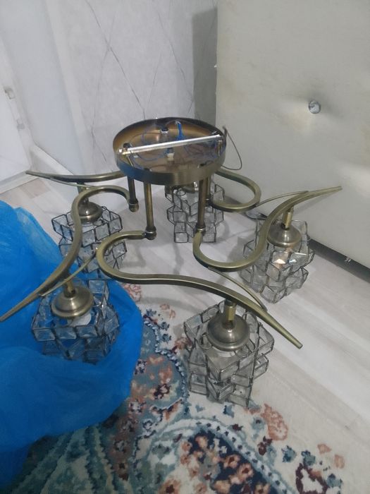 Срочно Продам люстру 5 цоколь