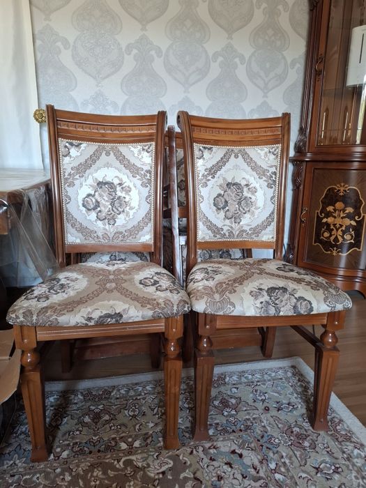 Стол и 12 стульев, б/у, срочно продаю самовывоз