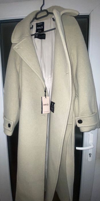 Palton nou cu eticheta