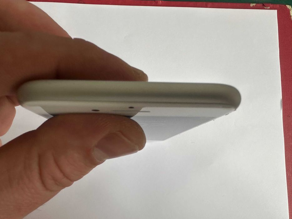 КАТО НОВ !!! iPhone 8 - Бял - 64GB - Фабрично Отключен - 100% БАТЕРИЯ