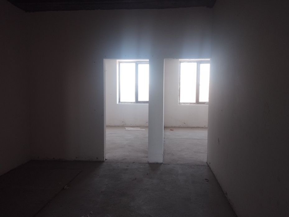 Квартира, евротамир хоналар булинган топлий пол утказилган